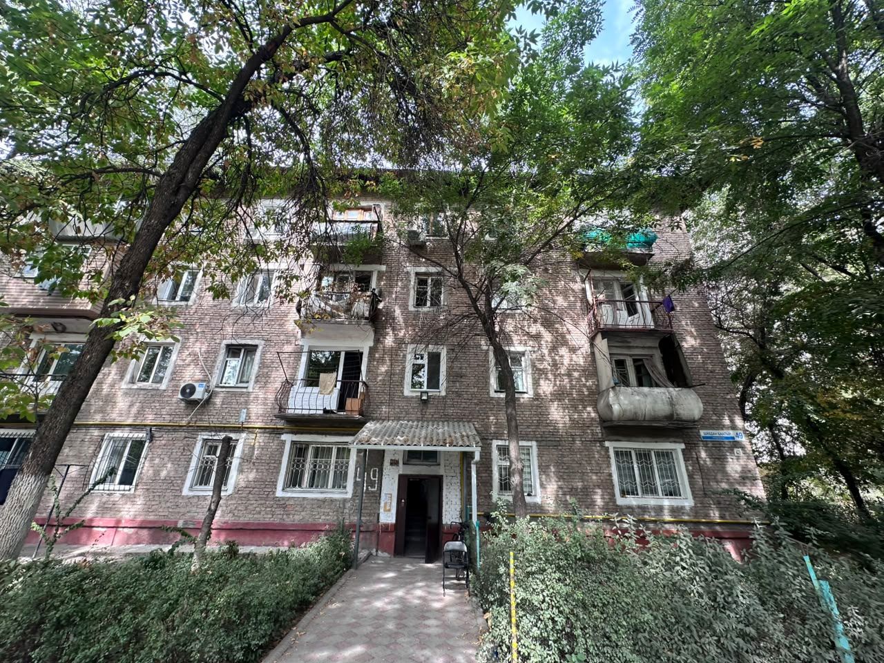 Продаётся квартира, 2 комн., 40 м², 2/3 эт.