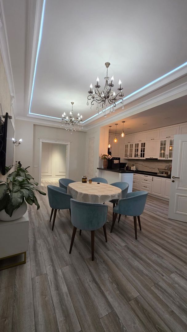 Продается квартира 4 комн., 117 м², 7/13 эт.