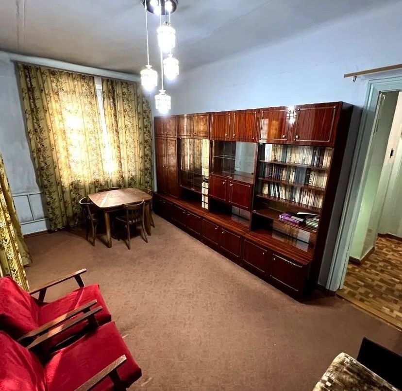 Продается квартира 2 комн., 43 м², 1/3 эт.