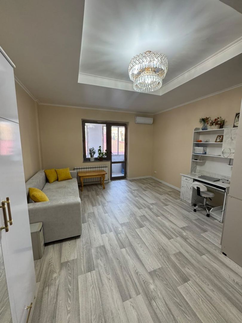 Продаётся квартира, 1 комн., 64 м², 3/12 эт.