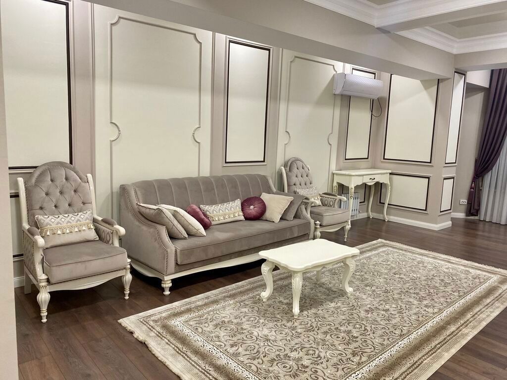 Сдаётся квартира, 3 комн., 103 м², 8/12 эт.