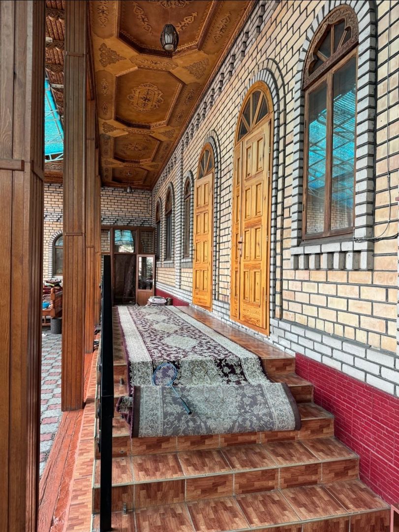 Продаётся дом, 5+ комн., 300 м², 6 сот., 1/1 эт.