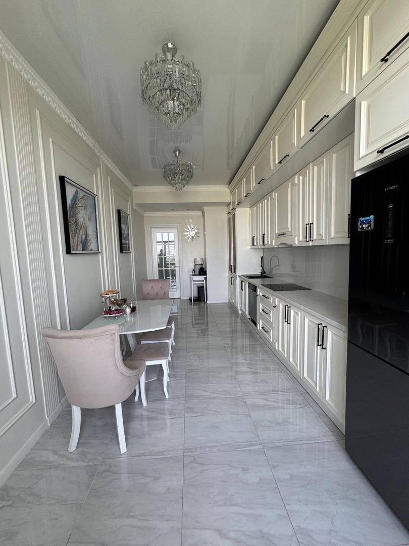 Продаётся квартира, 4 комн., 172 м², 12/13 эт.