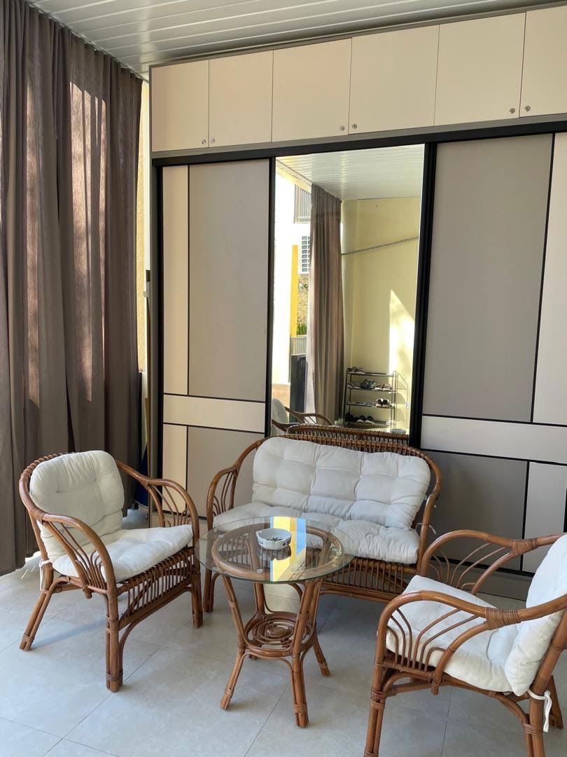 Продаётся квартира, 3 комн., 90 м², 1/2 эт.