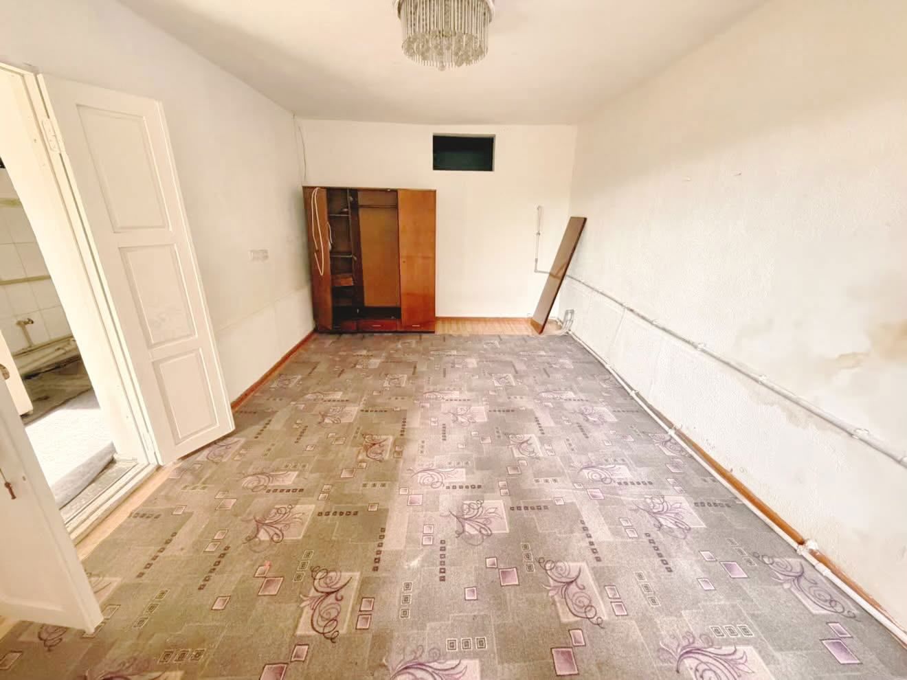 Продаётся квартира, 2 комн., 50 м², 1/1 эт.
